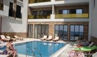 Lux apartman sa bazenom i privatnom plazom, logement privé à Saranda, Albania