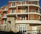 Villa Alsa - appartements ACTION pour SEPTEMBRE !, logement privé à Petrovac, Monténégro