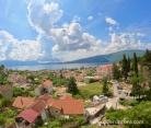 Зашеметяваща вила с изглед към залива Котор, частни квартири в града Baošići, Черна Гора