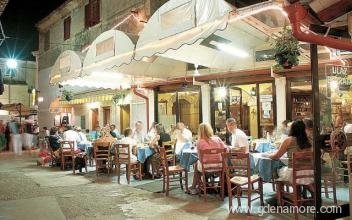Το εστιατόριο, ενοικιαζόμενα δωμάτια στο μέρος Umag, Croatia