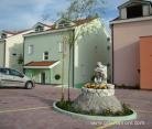 APARTMENT KELVISER, private accommodation in city Promajna, Croatia